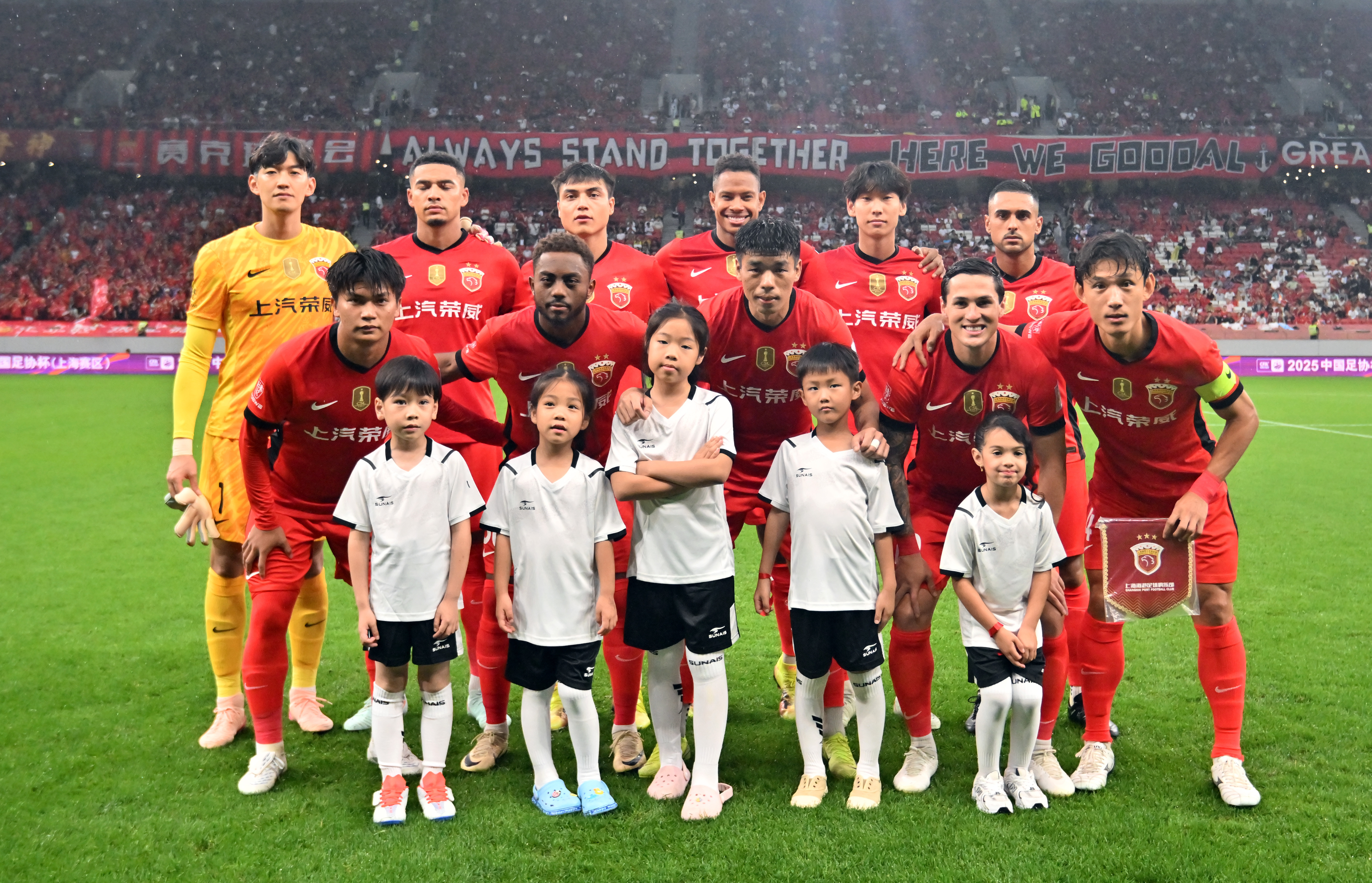 上海海港训练开放日，今晚复出首秀引欢呼，法甲在即，赛程密集仍需轮换 -友博体育