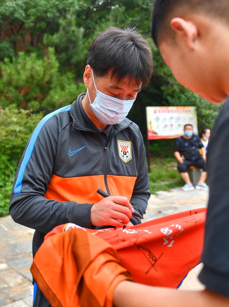 关于关键时刻萨克拉门托国王备战荷甲，门线救险细节曝光，悬念犹存，球队文化再被提及的信息